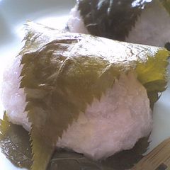 A picture of Easy Sakura-mochi using a Rice Cooker.