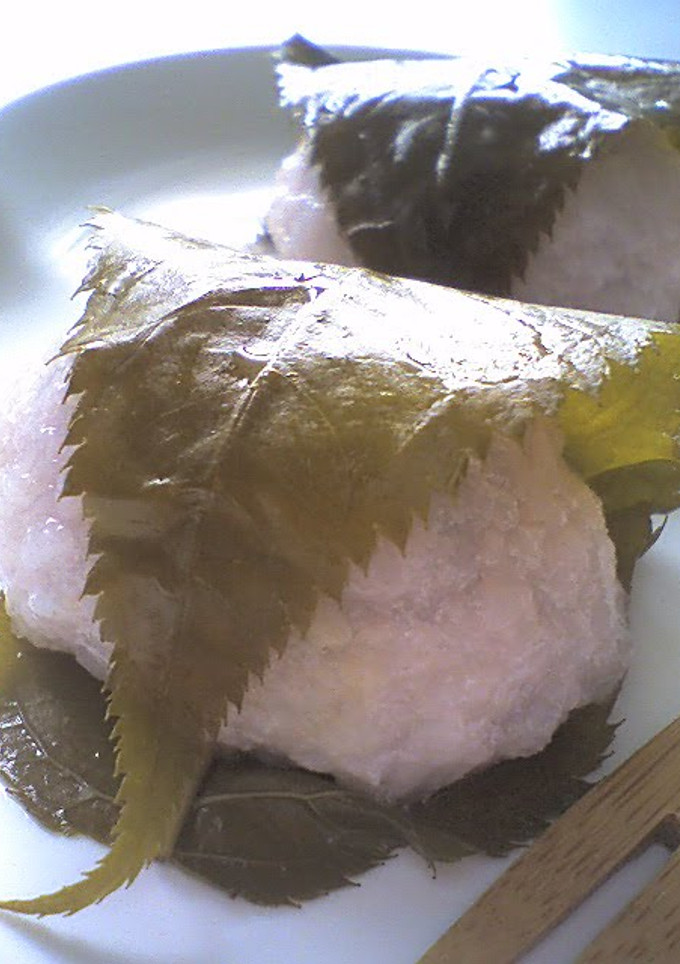 A picture of Easy Sakura-mochi using a Rice Cooker.