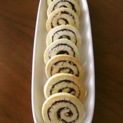 A picture of Swirly Cookies with Huckleberry and Nuts.