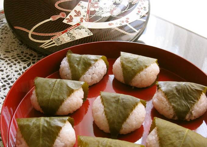 Step-by-Step Guide to Make Homemade Sakura Mochi - A Recipe Passed from Mother to Daughter