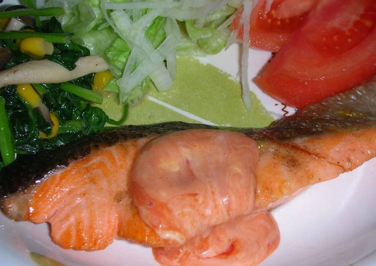 Easiest Way to Prepare Favorite Salmon à la Meunière with Delicious Aurora Sauce