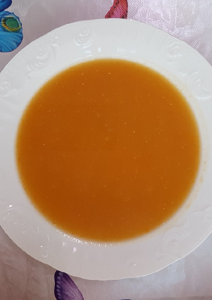 Una foto de Sopa de calabacín y zanahoria 😋