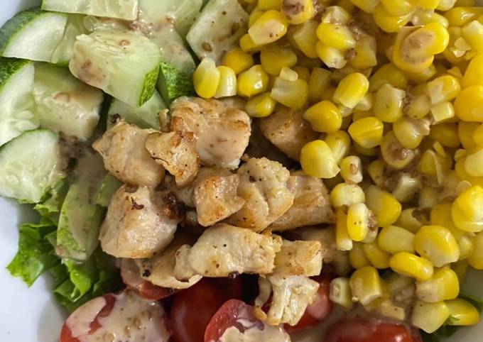 Bagaimana Menyiapkan Chicken Grilled Mix Salad yang Bisa Manjain Lidah