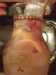 A picture of White Peach Sangria.