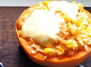 Una foto de Calabaza rellena con pollo, choclo y arroz cremoso! Muy fácil de hacer, económica. SIN GLUTEN y SIN HORNO