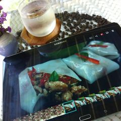 A picture of Thai Garden Rolls / khuey Taew Lui Suan / wide Rice noodles wraps.