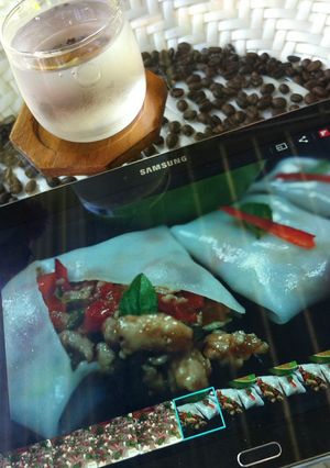 A picture of Thai Garden Rolls / khuey Taew Lui Suan / wide Rice noodles wraps.