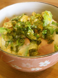 A picture of Ham and Egg Rice Bowl with Sweet Cabbage.