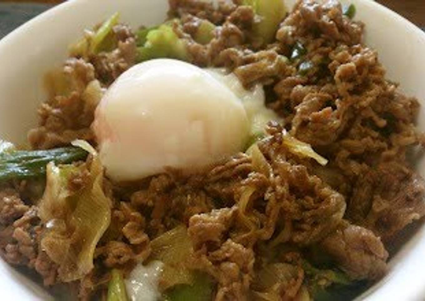 Simple and satisfying Kansai-style sukiyaki-don rice bowl