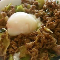 A picture of Easy and Satisfying Kansai-style Sukiyaki-don Rice Bowl.