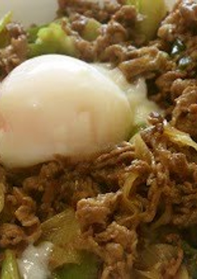 A picture of Easy and Satisfying Kansai-style Sukiyaki-don Rice Bowl.