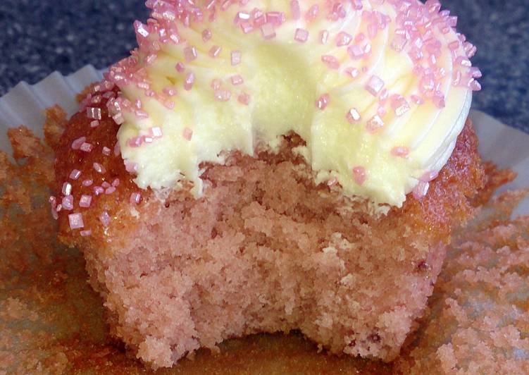 Recipe of Homemade Strawberry sponge cakes