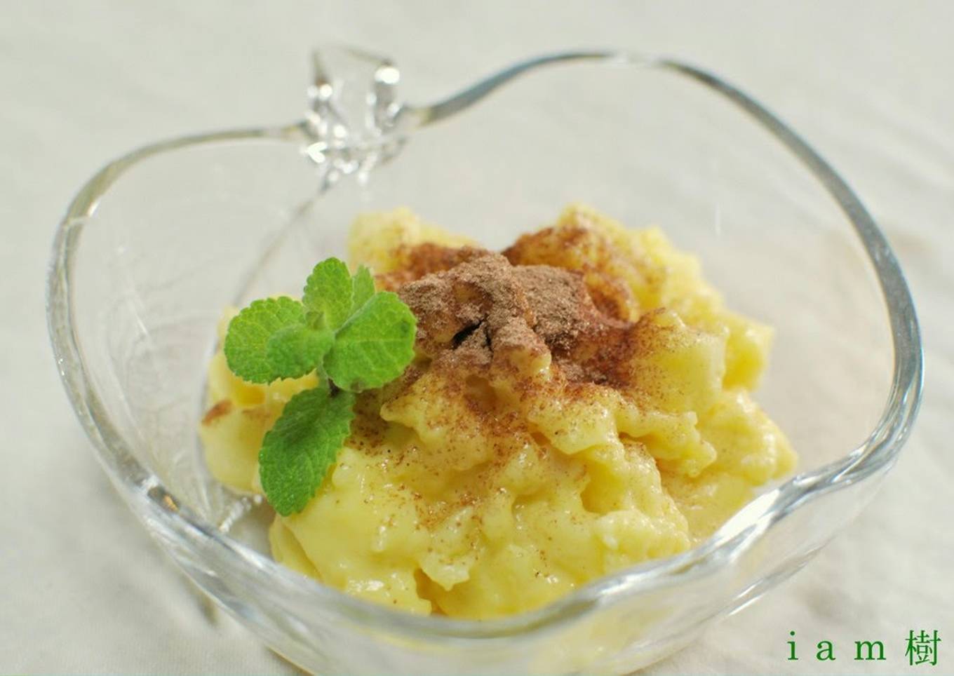 2-Minute Apple Custard in the Microwave