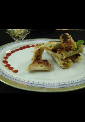 A picture of Cheesy Maggi Bread Rolls.