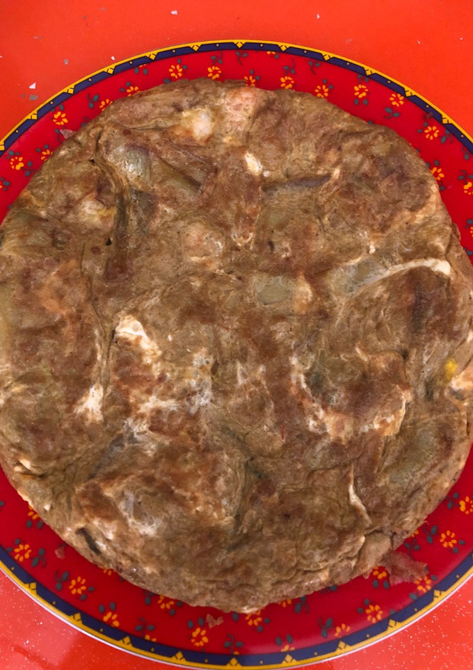 Una foto de Tortilla de alcachofas con langostinos