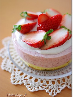 A picture of Easy! Strawberry Mousse Cake.
