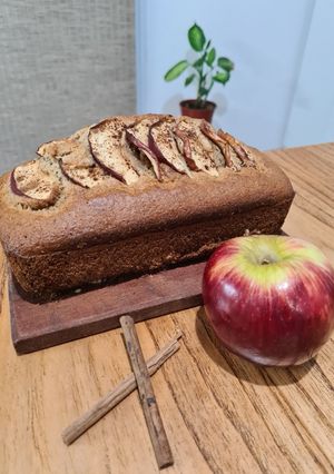 Una foto de Budín de manzana y canela 🍎