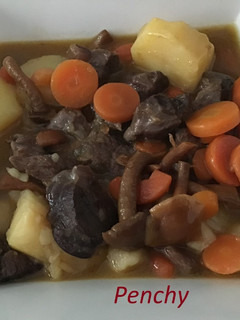 Una foto de Morcillo de ternera guisado en cocotte con setas