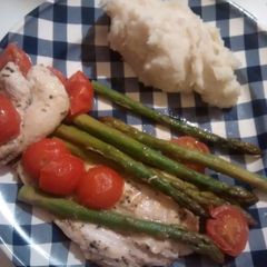 A picture of Roasted chicken breast with cherry tomatoes & asparagus.