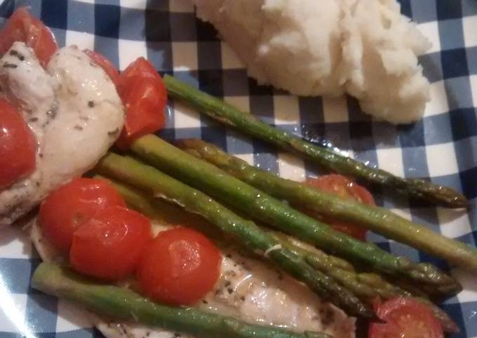 Roasted chicken breast with cherry tomatoes & asparagus