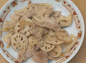 酸菜蓮藕炒豬肉 的食譜成品照片