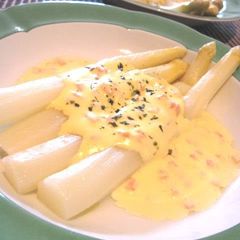 A picture of How to Cook White Asparagus - German Recipe.