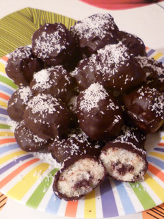 A picture of Chocolate Covered Coconut Snowball.