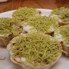 A picture of Dahi katori chat.