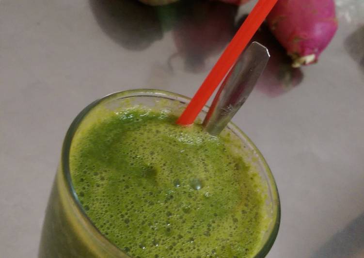 Recipe of Award-winning Healthy Green Smoothie For Cleansing Your Body