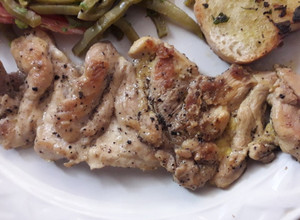 Una foto de Muslos de pollo a la plancha