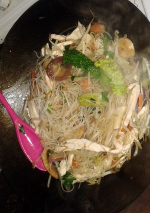 A picture of Easy chicken and mushroom stir fry.
