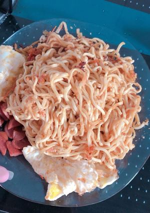 Hình của món Mì gói xào trứng.