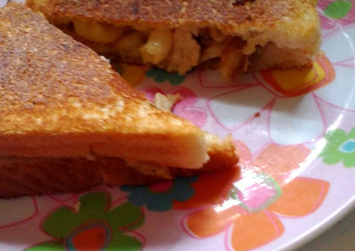 Grilled Mac n' Cheese w/ Chicken (leftover Easter dinner  solution)