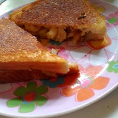 A picture of Grilled Mac n' Cheese w/ Chicken (leftover Easter dinner solution).