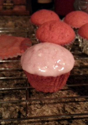 A picture of Pink Velvet Cupcakes.