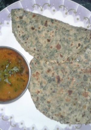 बथुआ के पराठे (Bathua ke parathe recipe in hindi) रेसिपी मुख्य फोटो