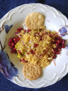 બોમ્બે ભેળ (Bombay Bhel Recipe In Gujarati) રેસીપી મુખ્ય ફોટો