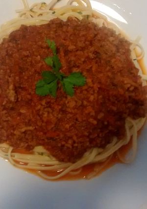 A picture of Linguine With Meat Sauce.