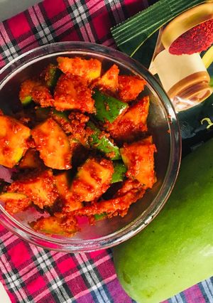 કાચી કેરીનું ઇન્સ્ટન્ટ અથાણું (Kachi Keri Instant Athanu Recipe In Gujarati) રેસીપી મુખ્ય ફોટો