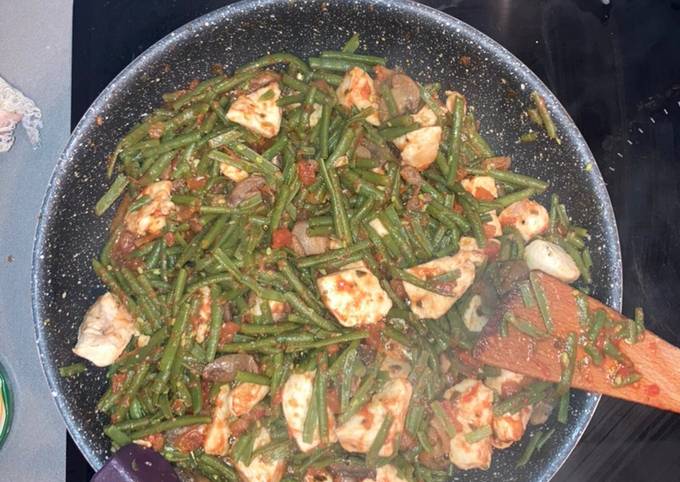 Haricots verts à la tomate 🍅 de lesrecettes_de_zaza - Cookpad