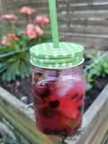 Un délicieux mocktail à base de fruits rouge
