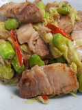 ดอกแคผัดน้ำพริกกะปิ