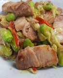 ดอกแคผัดน้ำพริกกะปิ