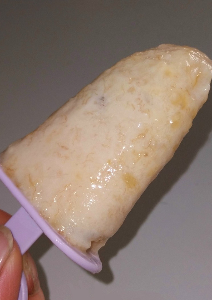 Una foto de Helado casero de Yogurt natural y Plátano🍦🍧🍦
