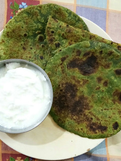 A picture of Methi - palak chapati.