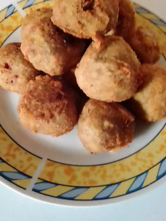 A picture of Beans balls.