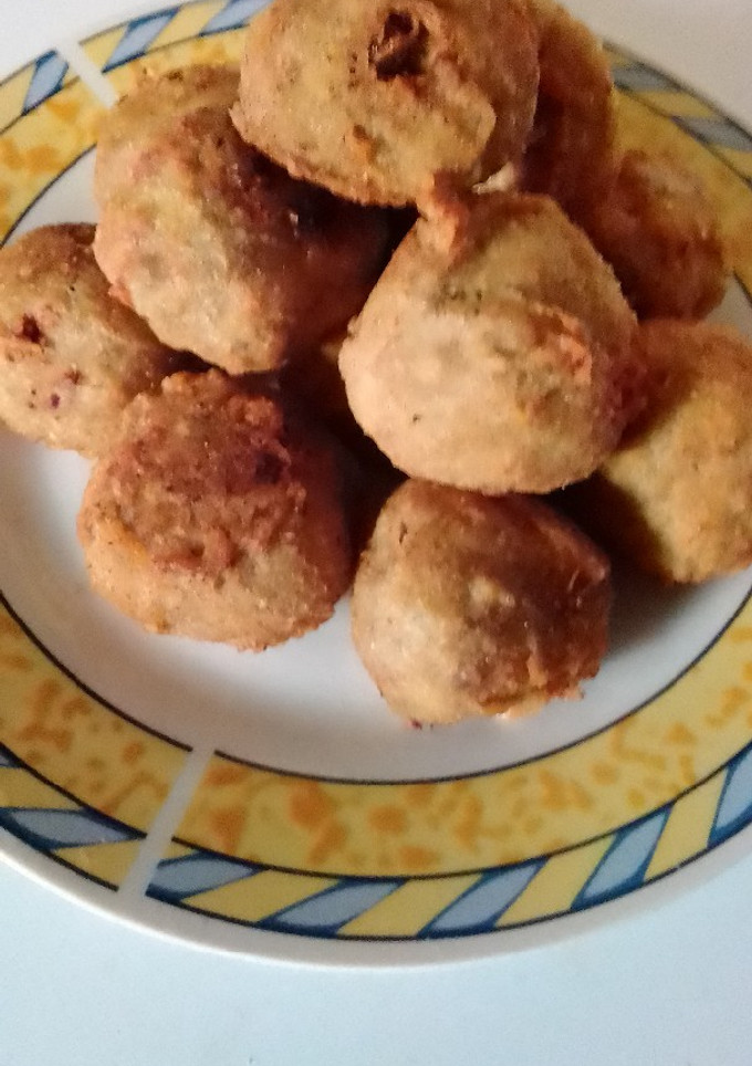A picture of Beans balls.