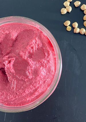 Une photo de HOUMOUS POIS CHICHE-BETTERAVE