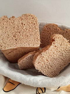 Una foto de Pan de molde espelta integral sin corteza (sin horno)