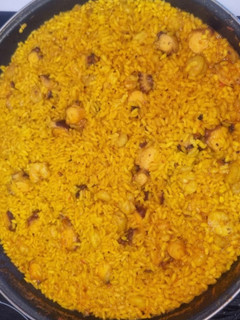Una foto de Arroz con pulpo y gambas